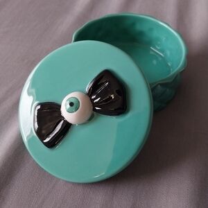 Sourpuss teal & black ceramic eyeball & bow round jewelry box stash box 👁